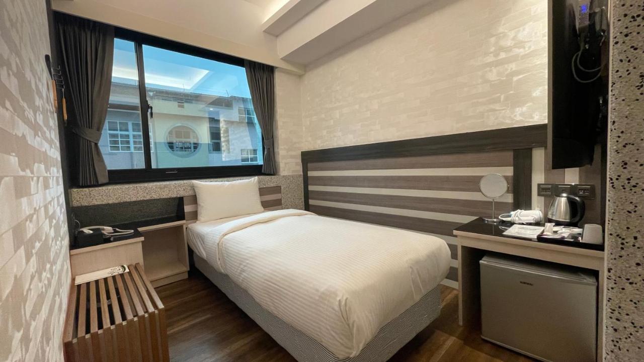 Weifeng Boutique Business Hotel - Zhanqian Branch Pingtung Exterior foto